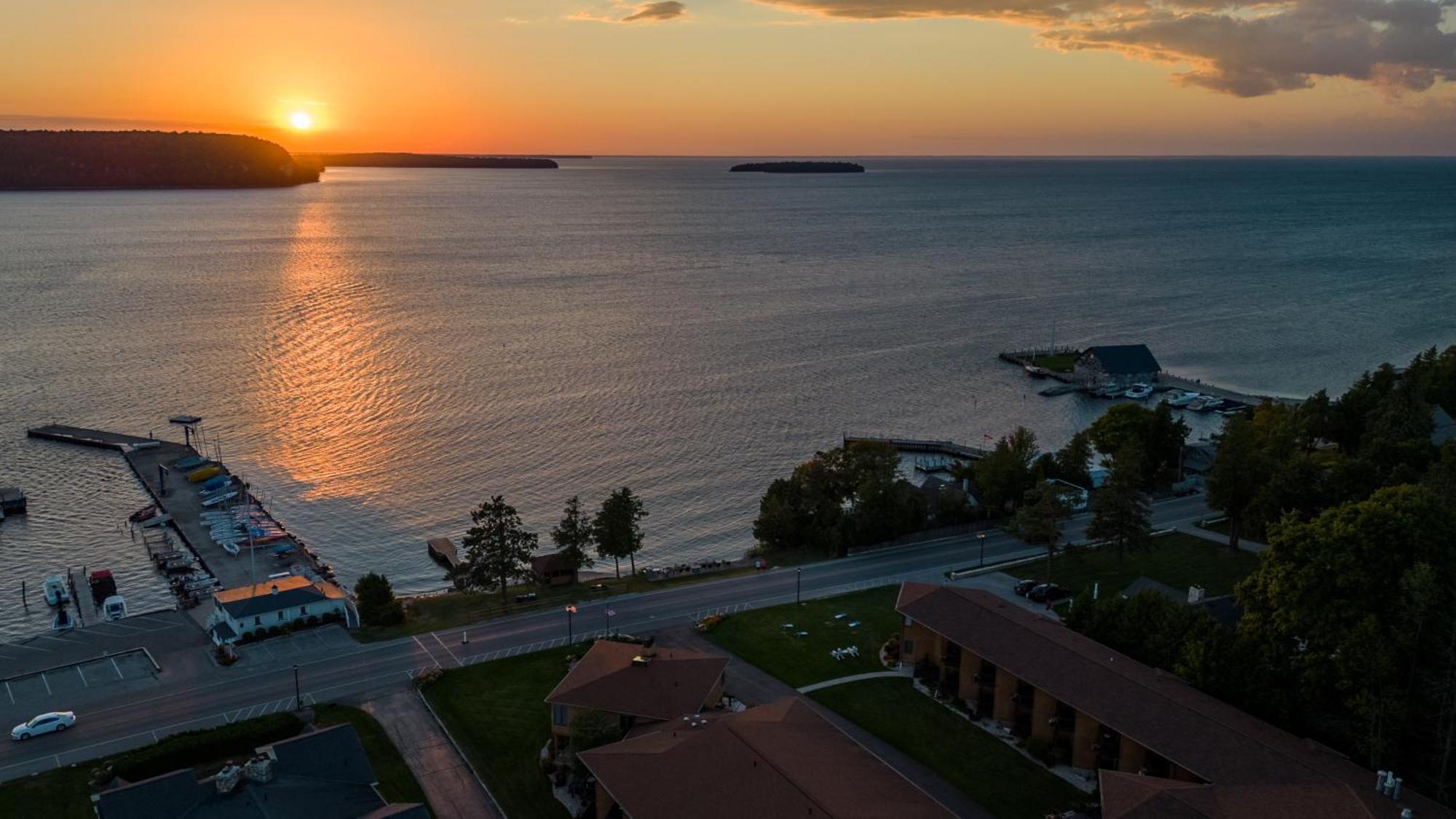 Pine Grove Resort Ephraim Bagian luar foto