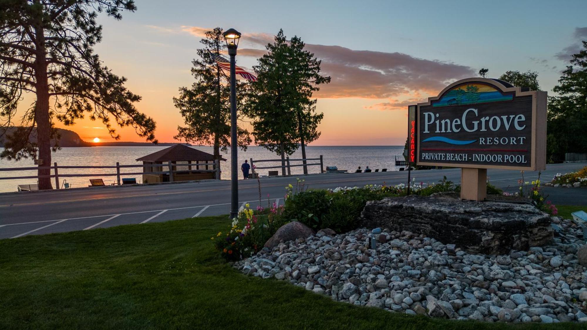 Pine Grove Resort Ephraim Bagian luar foto